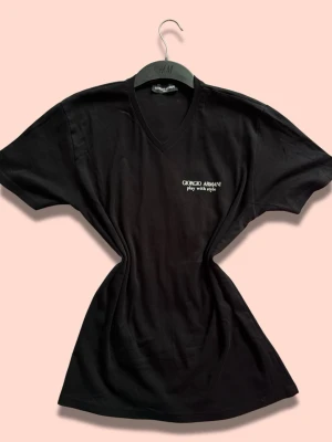 Giorgio Armani T-shirt - Skriv om du har frågor eller vill ha fler bilder :)