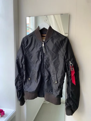 Alpha Industries jacka storlek S - Alpha Industries jacka storlek S