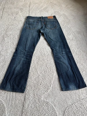 Levis jeans - Vintage Levi’s jeans Model : 527 Måtten finns på sista bilden:) Öppen för pris förslag och frågor🤩!