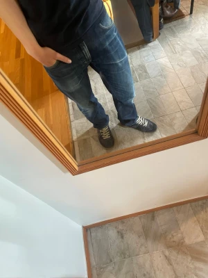 Lee Selvedge Jeans - Riktigt feta Lee 100% cotton selvedge jeans!🇯🇵 | Skulle säga att passformen är straight och i Storlek 31/32 | Mått: Midja 41cm, yttre benlängd 96cm | Skriv vid funderingar och skicka gärna bud!