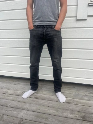 Jack & Jones svarta jeans - Sköna och snygga jeans i storlek 31/32. Använda ett fåtal gånger. Bara att skriva vid frågor!