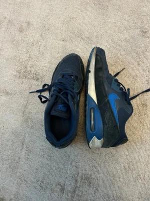 Nike air max - Säljer nu dessa blåa Nike air Max i storlek 38 bra skick bara lite smutsiga 