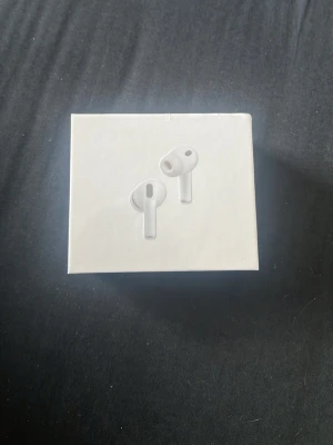 Apple AirPods Pro 3 - Säljer ett par Apple AirPods Pro 3, fick de som present men har redan ett par 👍.  Pris kan diskuteras vid snabb affär