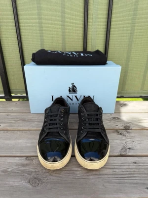 Lanvin - Lanvin dbb 1 | storlek 40 eu | uk 6 | mycket bra skick | defekt på tån se bild | skriv om fler bilder eller prisförslag | obs bara skor som og skickas |