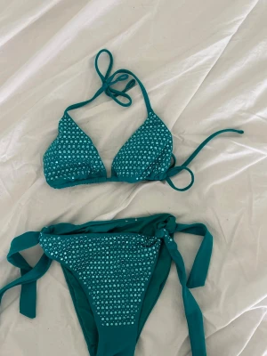 Calzedonia bikini - Svin snygg bikini från Calzedonia, använd 2 ggr. Storlek 80A och s🫶