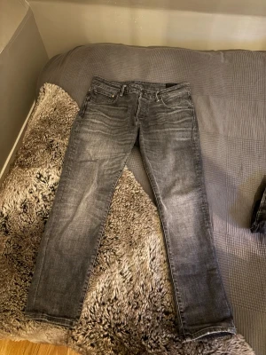 Jack and jones jeans 33/30 - Säljer ett par jack and jones jeans size 33/30