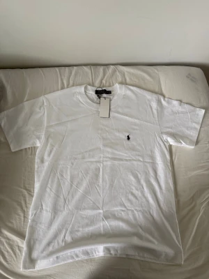 Polo Ralph Lauren  - En polo Ralph Lauren T-Shirt  som är perfekt för sommaren. 