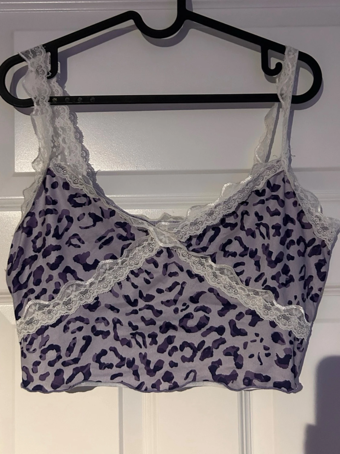 Lila leopardmönstrad croppad linnetopp