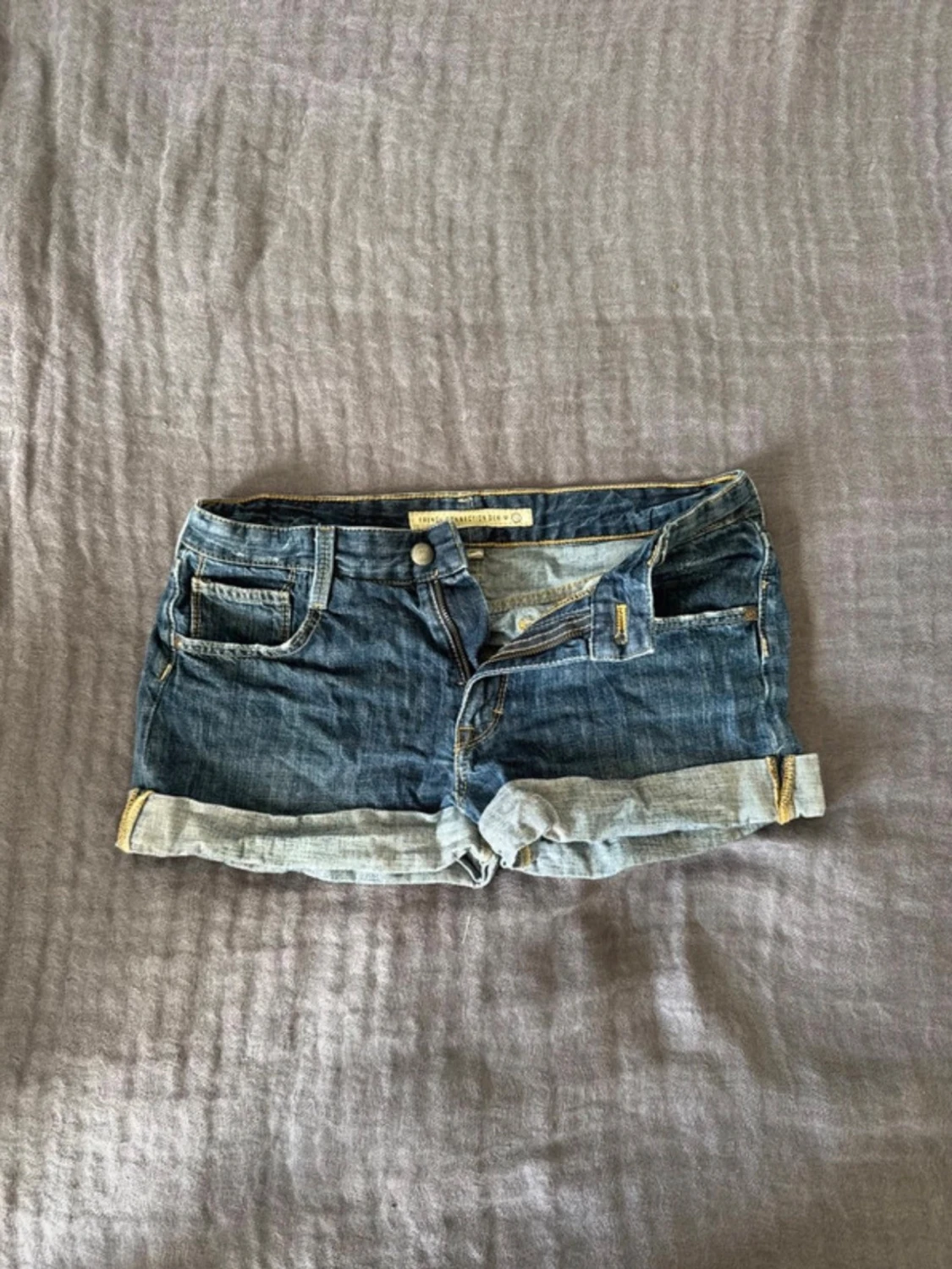 Lågmidjade jeansshorts  - 1