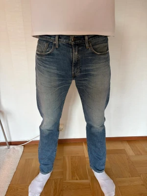 Levis 502 selvedge  - Tja! Säljer nu mina Levis 502, köptes nya på Salty dog, säljer för att de blivit för korta annars har de ej några defekter. Hör av dig vid frågor mvh Ville