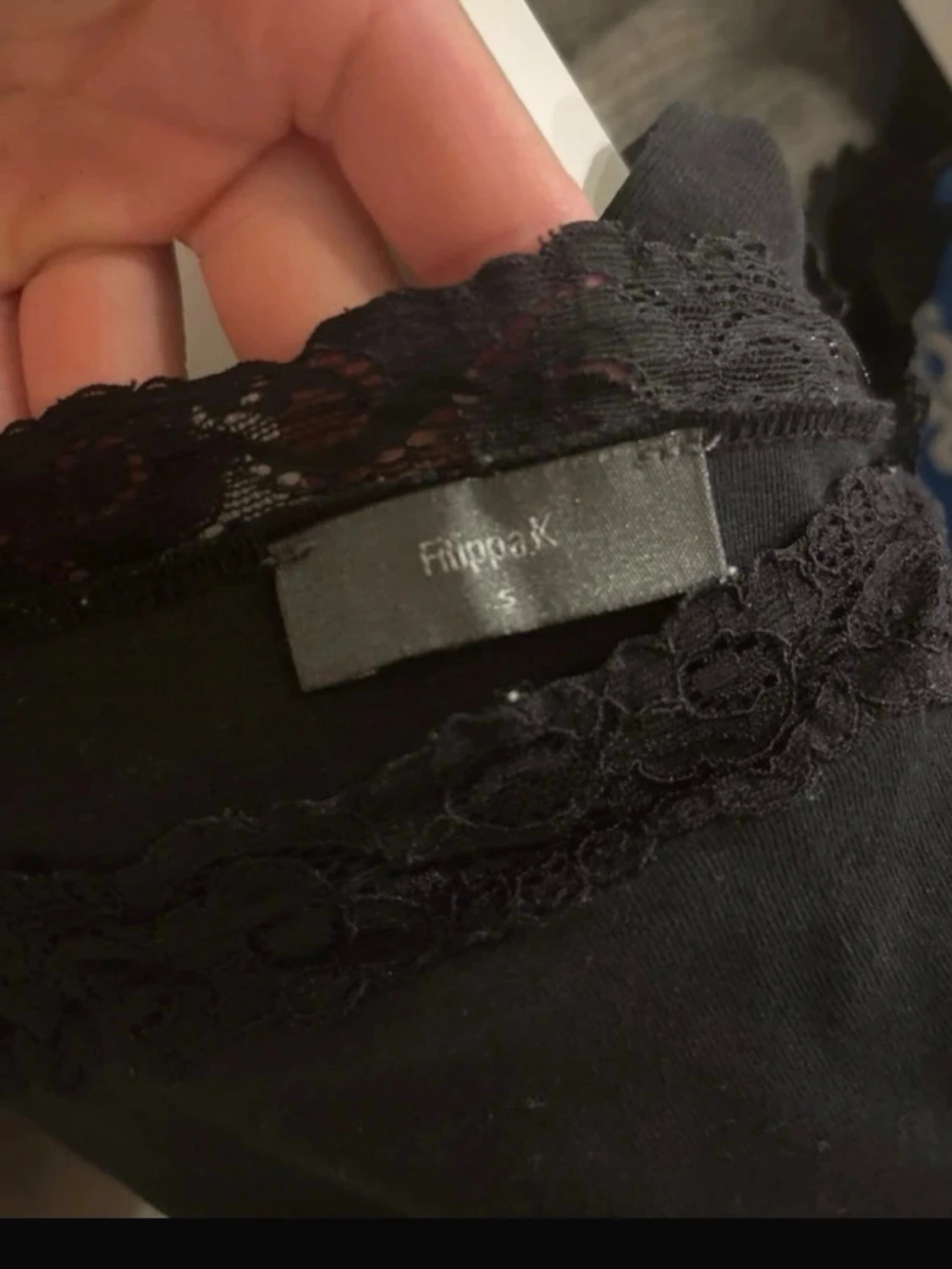 Svart topp med spets från Filippa K - 1
