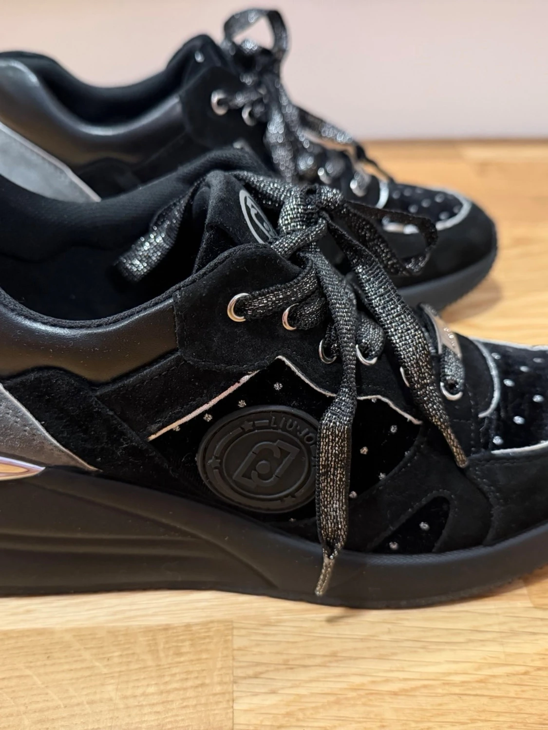 Svarta sneakers från Liu Jo - 1