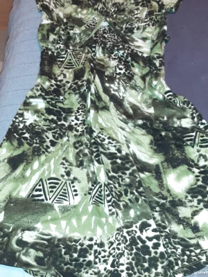 Body flirt by brand bodyflirt by dress - Beautiful long dress with short sleeves. The colours combinations of olive green, black and brown alongside with its patterns makes it unique... Excellent material and interesting details... In egy good material.  Not only branded by Bodyflirt... this is body flirt... Size 44/46, measurements on pictures too.