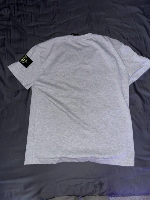 Stone island t shirt - Sitter ganska stort i armarna