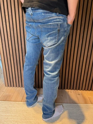 Dondup Jeans - Skicket är 8/10! Storleken är w32. Modellen är 182cm. Kontakta gärna vid frågor🙌