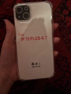 Transparent skal till iPhone 15 Plus - Säljer ett genomskinligt mobilskal som passar iPhone 15 Plus med 6.7-tums skärm. Den är aldrig använt då ja beställde fel mobilskal. 