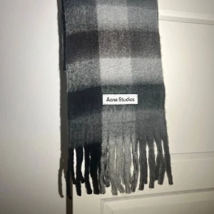 Acne studios scarf - ✨Classic acne studios scarf No flaws. Onesize