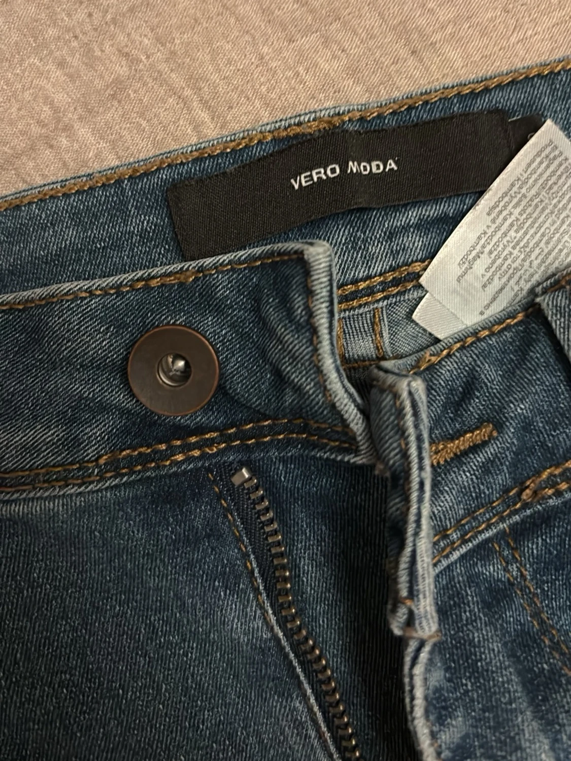 Blå denimshorts från Vero Moda - 1