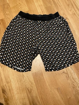 Boss shorts  - Säljer ett par boss shorts. Bekväma och perfekta inför sommaren 