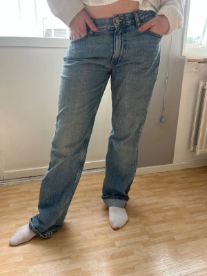Straight jeans - Straight jeans från Ginatricot! Lågmidjade! Inga defekter, sparsamt använt! Storlek 40! 