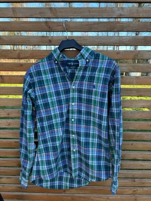 Ralph Lauren skjorta  - Skick: 9/10 | Storlek: S | Pris: 299 | Finns inga defekter | Passar längd 170-175 | Hör av er vid frågor! 🙌   Bra att veta:  - Jag gör ej returer!