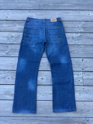 Vintage Tommy Hilfiger Jeans - Vintage straight leg jeans.  Brand: Tommy Hilfiger Jeans Tagged size: 30/34  Waist (flat): 40cm Length: 103cm Leg opening: 23cm  Follow my profile for 10% off your purchase!  More jeans available on my profile.  Nr:51