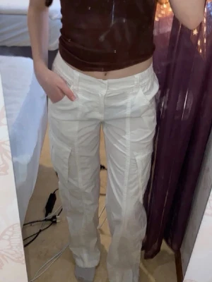 Vita jeans - Vita jeans som inte kommer till användning💓jag är 163cm om dem passar mig
