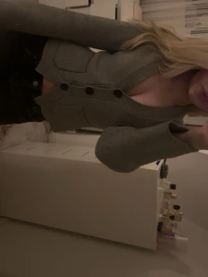 Kofta från Gina - Superfin grå kofta från Gina, knappt använd