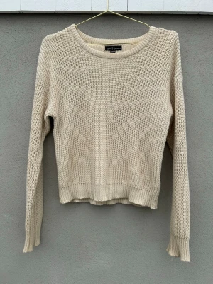 Stickad tröja - Stickad tröja i 100% bomull. Endast använd ett fåtal gånger och inga tecken på användning.