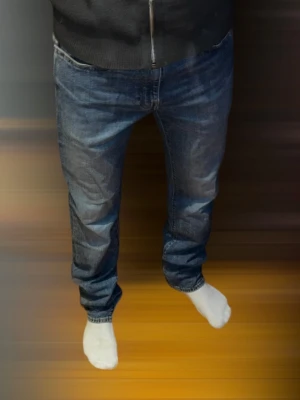 Levi's 511 blå jeans W31 L34 - Snygga blå Levi's 511 jeans med fina detaljer. Skicket är mycket bra och jag svarar gärna på era frågor 😀 