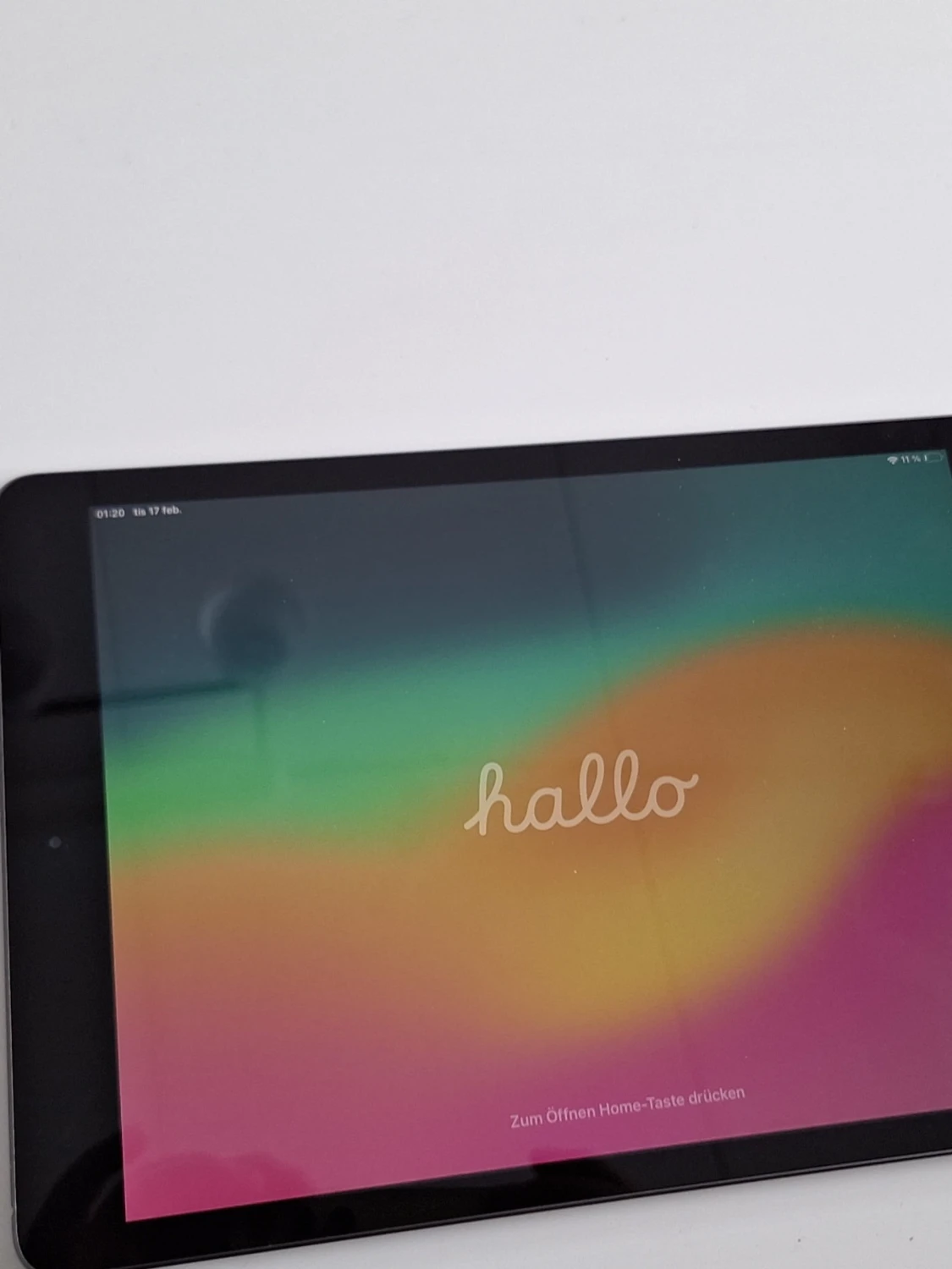 Apple iPad med svart front och stallet följare med - 2