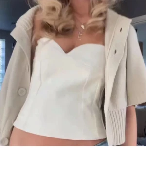 Vit axelbandslös korsettopp - Snygg korsettopp från Zara