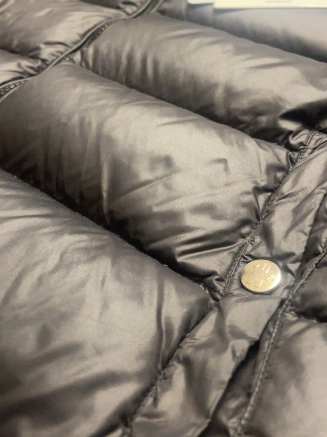 Svart dunväst med huva från Moncler - 4