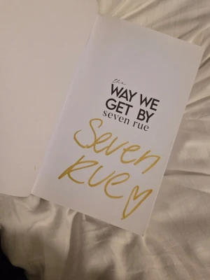 The Way We Get By av Seven Rue - Säljer signerad boken 'The Way We Get By' av Seven Rue. Age gap forbidden romance 