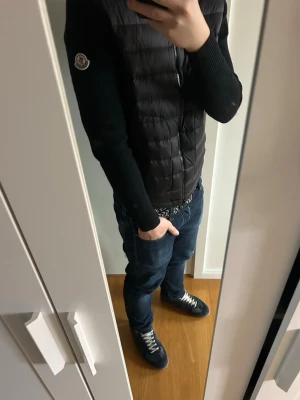 Moncler cardigan  - Moncler cardigan i storlek L. Aldrig använd . Bara att höra av sig vid funderingar 🤩