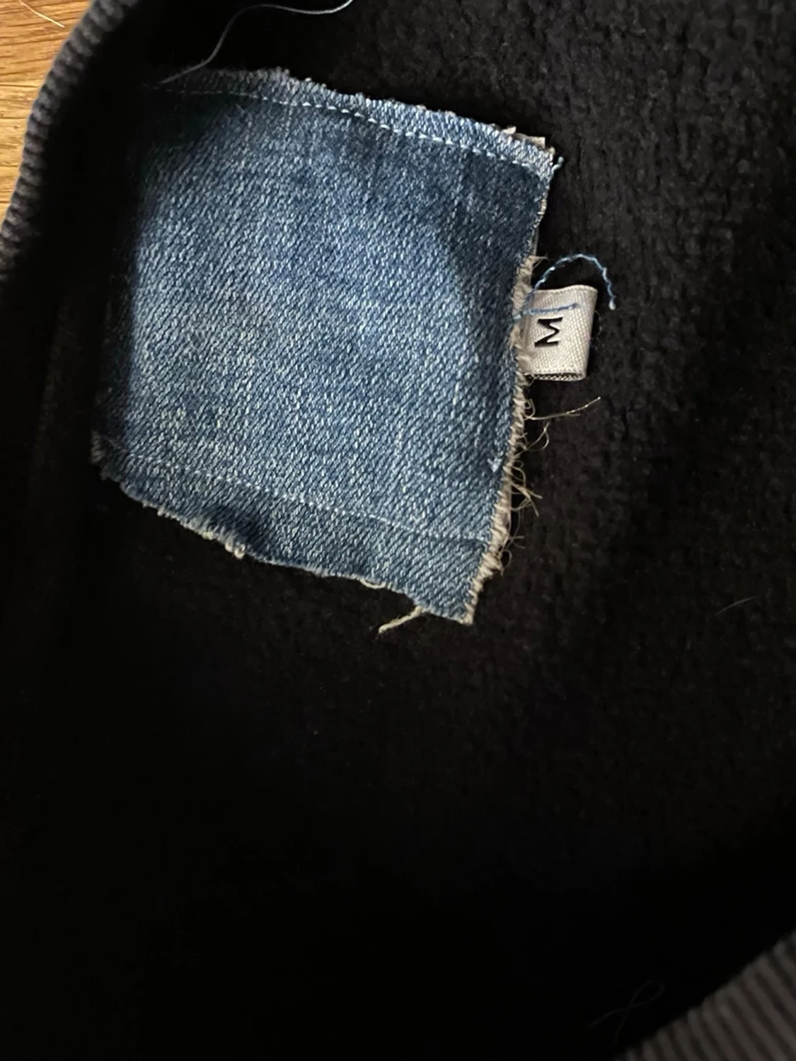 Svart sweatshirt med NY-logga (gjord själv) - 3