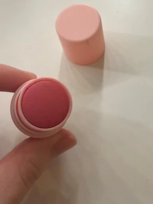 Caia blush - Säljer denna finna blush, endast testad på handen en gång 🩷