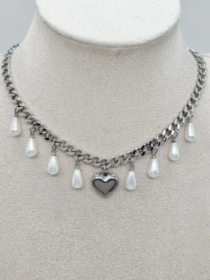 Handgjort halsband med pärlor och hjärta  - Material-rostfritt stål.  Kedjetjocklek-6mm 