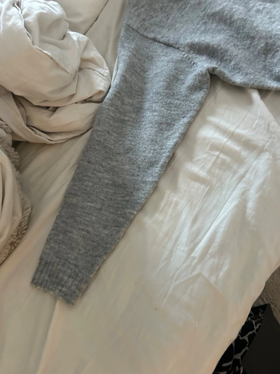 Grå omlottstickad tröja  - 2