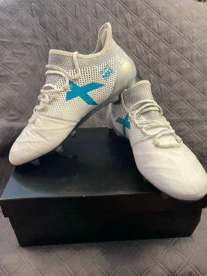  fotbollsskor Adidas X -  Adidas X i läder , storlek 41 1/3