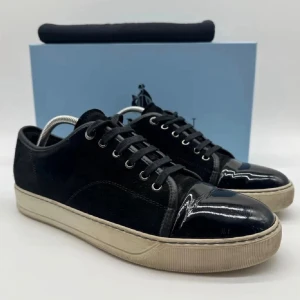 Lanvins - Säljer nu dessa riktigt feta Lanvins skorna, dessa är väldigt populära just nu, fint skick, storlek 43, nypris ligger på runt 5200, dustbag tillkommer, vi säljer dem nu för 2299, vid fler frågor kring mer bilder eller liknande är det bara att höra av sig / AC Fashion 🤝