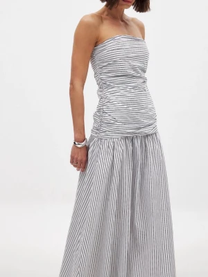 SÖKER!! - Söker denna klänning från na-kd i strl 38 alt. 40