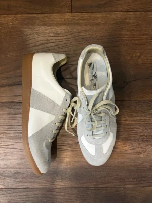 Maison Margiela Gats - Skick 10/10, storlek 44, priset kan inte diskuteras, det är reda jätte lågt.