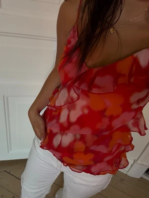Röd topp  - En superfin rött linne från Desigual i storlek S. Den är aldrig använd och har prislappen kvar. ☺️