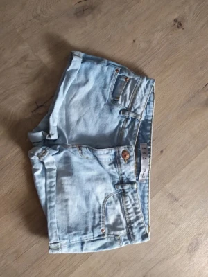 Jeansshorts  - Snygga shorts! Midjemått:36, typ xs/s💕