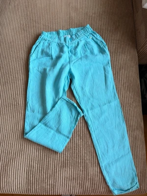 Vintage linen pants in turquoise color - Vintage linen pants in a popular color with beautiful details! Perfect for summer🐬🌺🩵