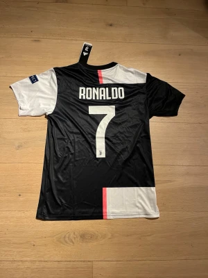 Ronaldo Jersey Juventus - CR7 Juventus Jersey.