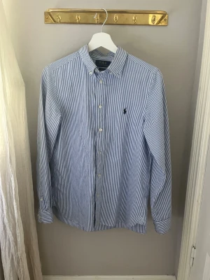 Ralph Lauren skjorta - Ralph Lauren skjorta i topp skick, Storlek 18 motsvarar S,Skriv om ni har frågor Mvh Gabbe