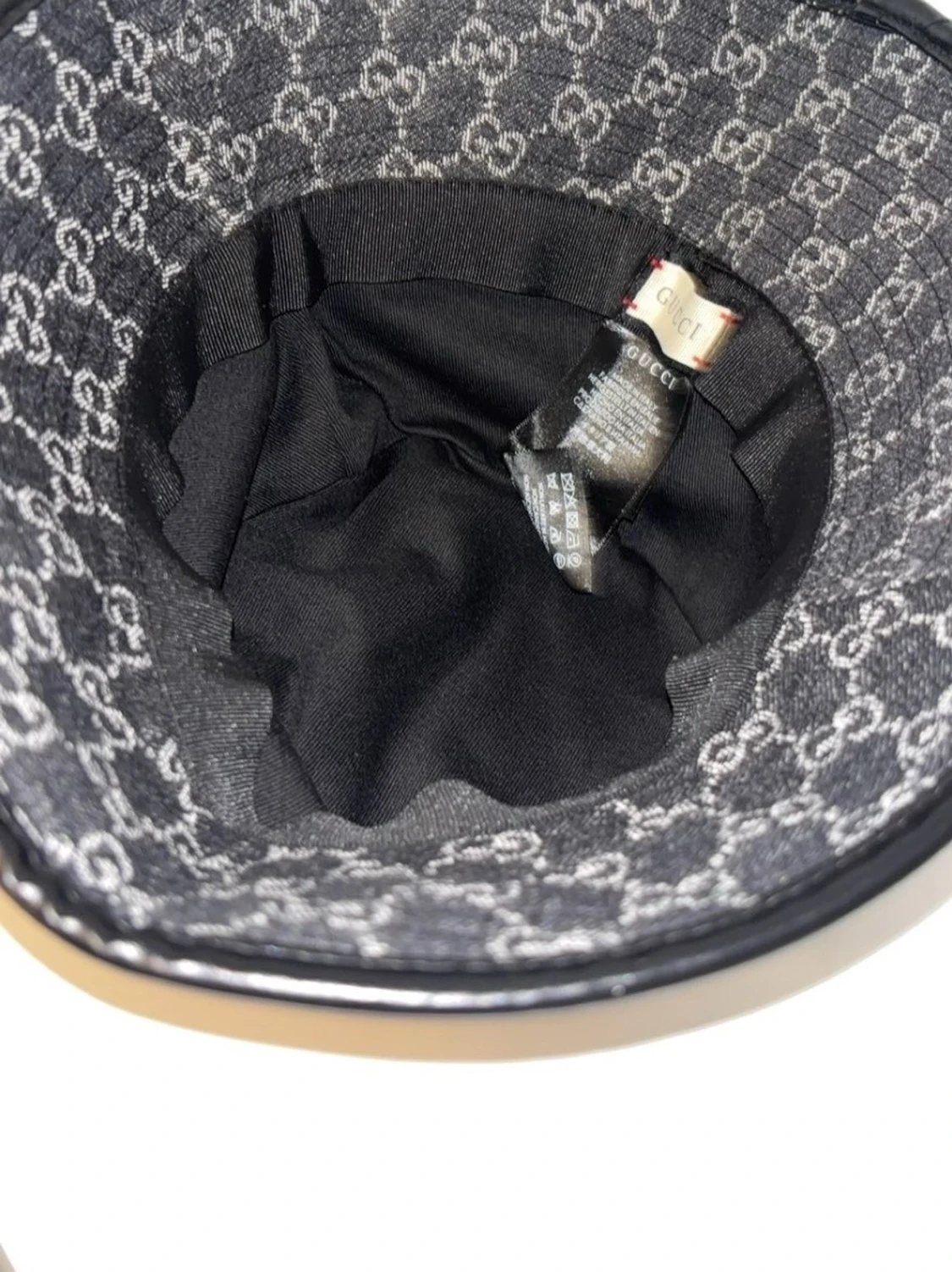 Svart bucket hat  - 3