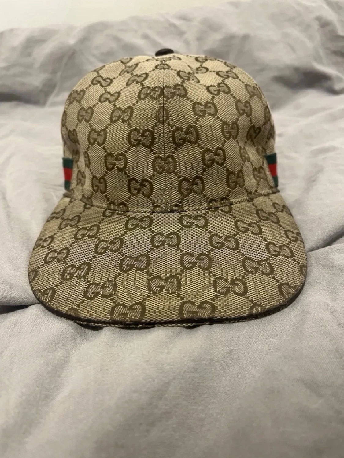 Beige keps från Gucci med GG-mönster